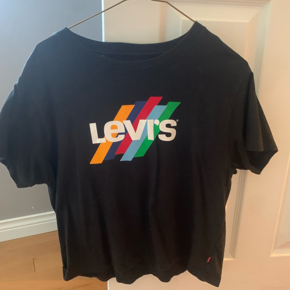 Levi’s crop top (longer crop)